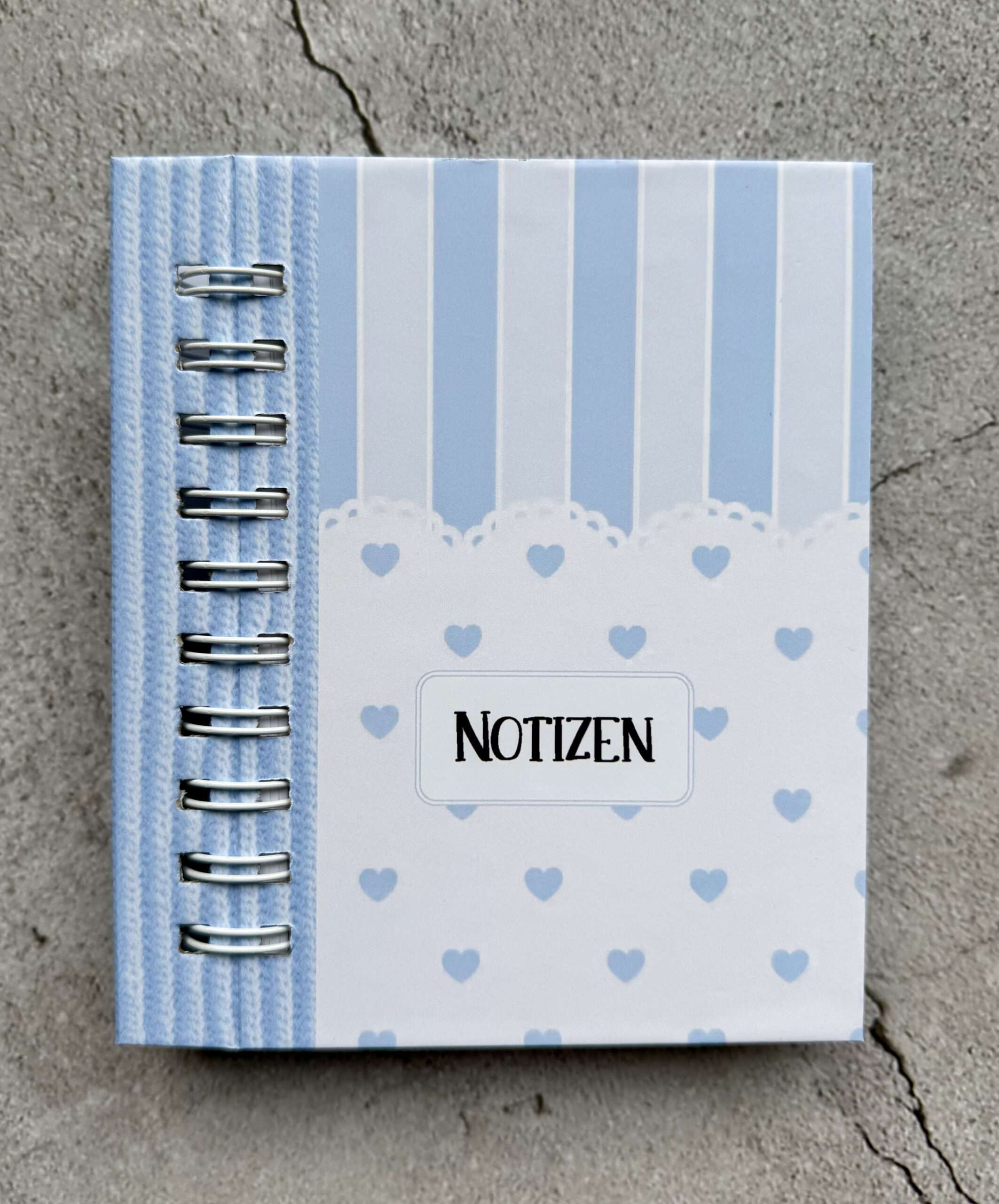 A6 Notizbuch "Herzchen blau / gestreift" mit halbverdeckter Drahtbindung