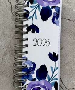 Tages-Kalender 2026 "Floral lila/blau" im Skinny Mini Happy Planner Format